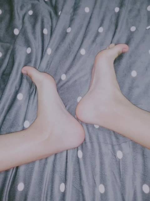 秀美腿玉足由于之前穿鞋摩擦的原因...